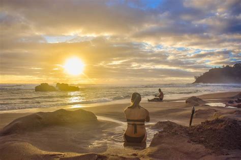 15 BEST Beaches in New Zealand (on the North Island)