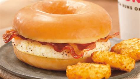 dunkin donuts bacon egg and cheese bagel calories