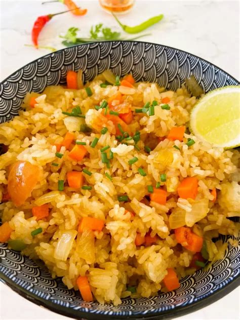 Vegetarian Thai Fried Rice Recipe – Hungry in Thailand