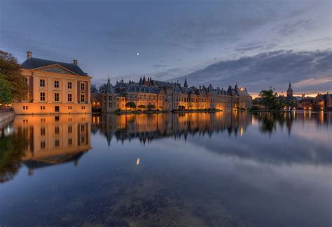 Den Haag - Binnenhof - Mauritshuis Museum and Inner Court (Binnenhof) reflected in the Court ...