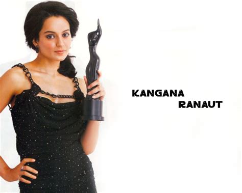 Kangana Ranaut With Award – JattDiSite.com