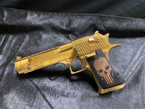 CUSTOM 24KT GOLD MAGNUM RESEARCH DESERT EAGLE .50AE, 6IN *CUSTOM GRIPS* - G&F Guns and Gold