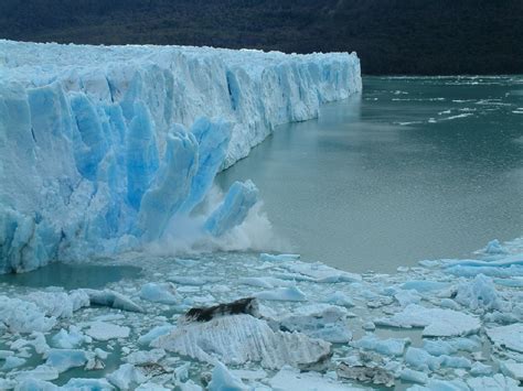 ICEBERGS FALLING AT THE PERITO MORENO GLACIER