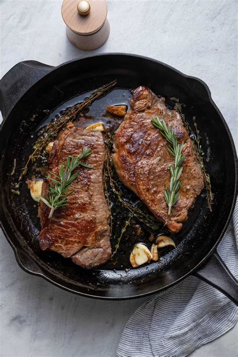 Cast Iron Skillet Steak {Juicy Easy Recipe} - FeelGoodFoodie