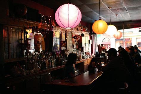 17 Best Dive Bars in NYC in 2024 | Nyc rooftop, New york bar, Dive bar