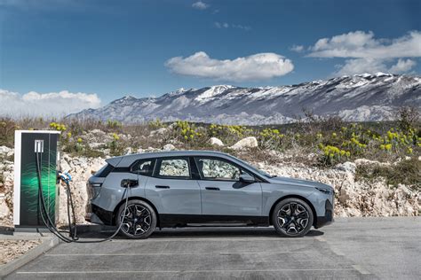 ¡Imponente! El nuevo BMW iX es el SUV eléctrico con la batería más ...