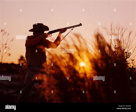 Hunting man hi-res stock photography and images - Alamy