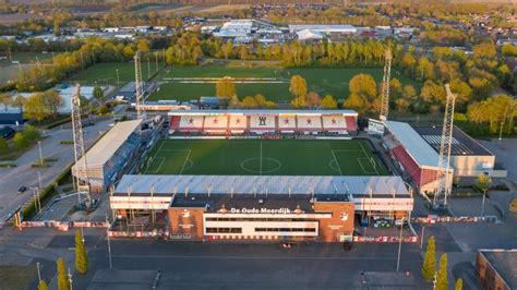 Fc Emmen Stadium Entrance / Gemeente Emmen geeft groen licht voor nieuwbouw of ... : 14,841 ...