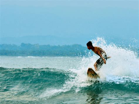 Batu karas surfing