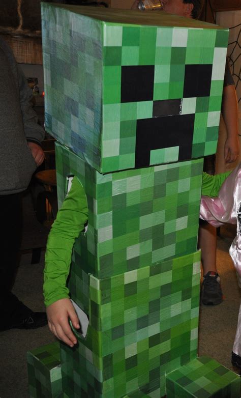 Telescoping Minecraft Creeper Costume | Creeper costume, Minecraft halloween costume, Creepers