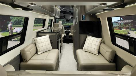 Interstate 24GL | Mercedes-Benz Touring Coaches | Airstream