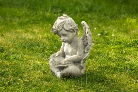 Angel Boy Statue - 4551x3034 Wallpaper - teahub.io