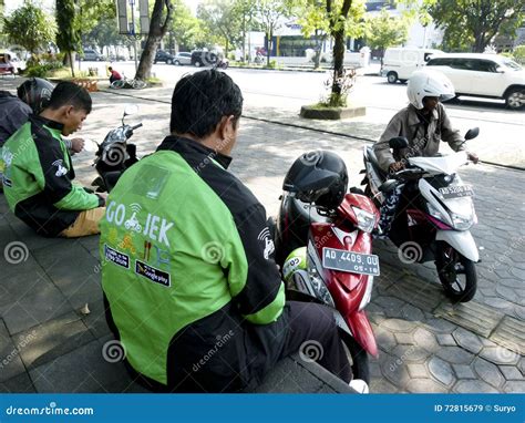 Motorcycle taxi driver editorial stock image. Image of solo - 72815679