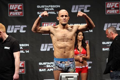 Afghan MMA fighter Siyar Bahadurzada to fight John Howard in UFC 168 ...