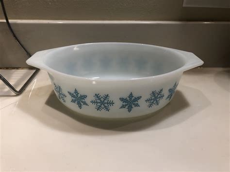 Pyrex find today! Does anyone know what kind of lid I need? It’s 1 1/2 ...