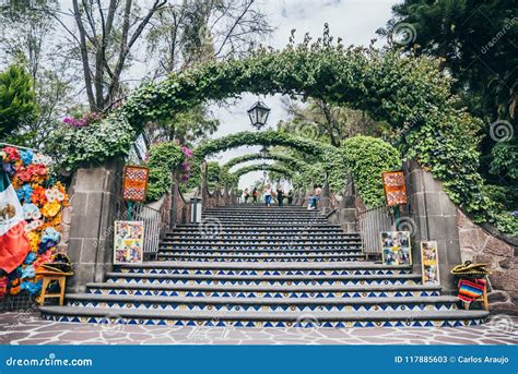 MEXICO - SEPTEMBER 20: Tepeyac Hills Behind Basilica of Guadalupe Square Mexico City Editorial ...