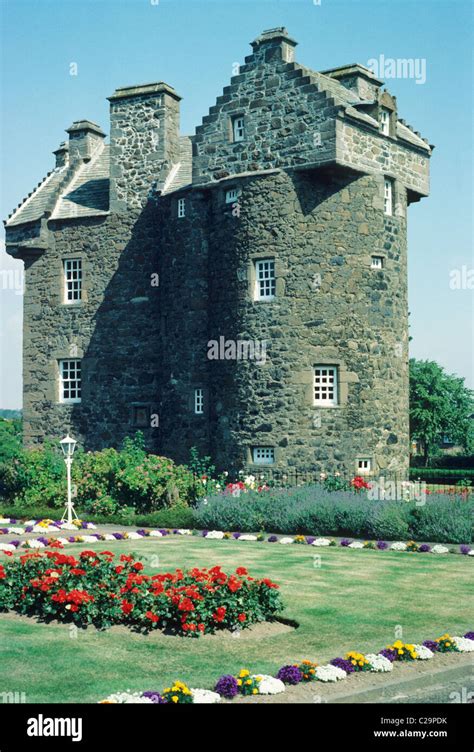 Claypotts Castle, Dundee, Scotland Scottish 16th century castles fortress UK Stock Photo - Alamy