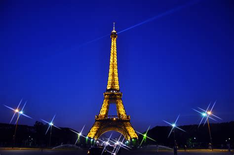 Eiffel Tower At Night Wallpaper - WallpaperSafari