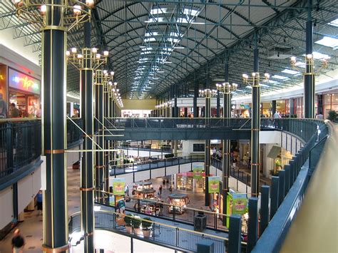 File:Interior mall of america.jpg