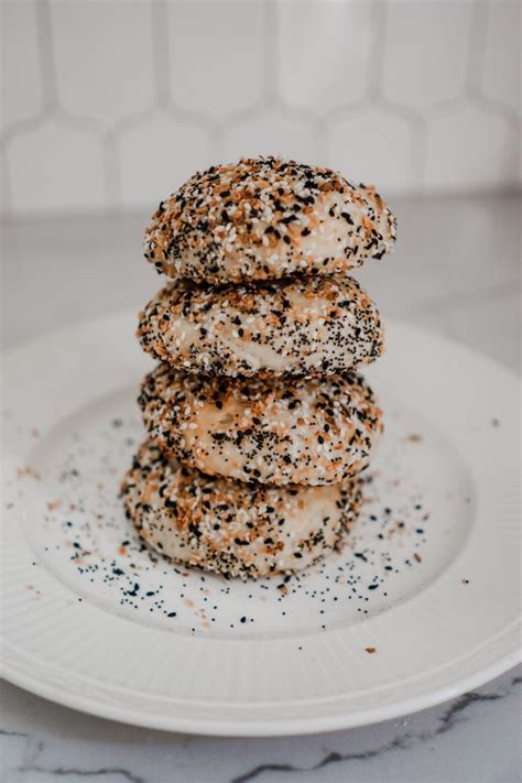 The Yummiest DIY Everything Bagel Recipe Ever - Lovely Lucky Life