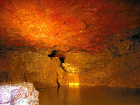 File:Clearwell Caves, lake and cave roof.jpg - Wikimedia Commons