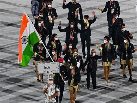 Tokyo Olympics: Indian Contingent Sparkles At Parade Of Nations In ...