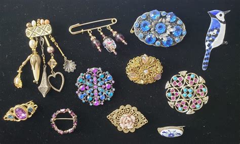 Vintage Brooches | EstateSales.org