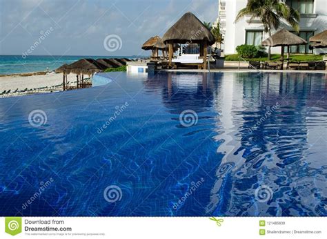 Infinity edge swiming pool stock image. Image of edge - 121485839