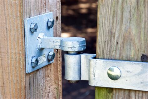 A Step By Step Guide For Installing Each Type Of Gate Hinge - Style Squeeze