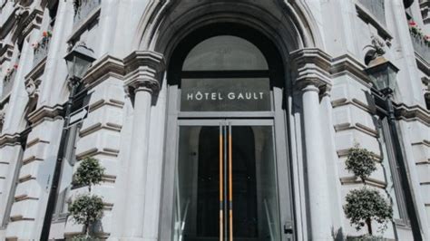 The definitive guide to Montreal hotels / To Europe and Beyond