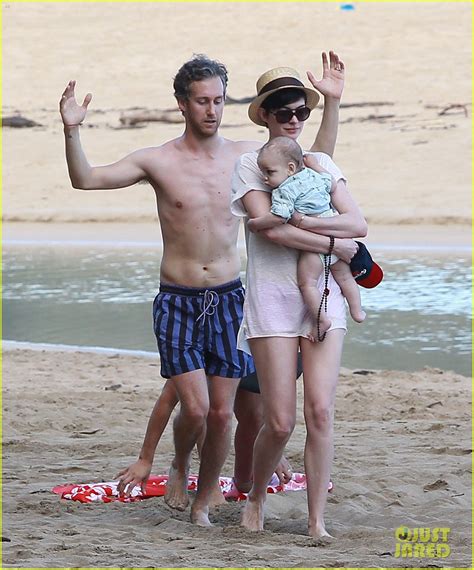 Full Sized Photo of anne hathaway beachtime bliss with shirtless adam ...