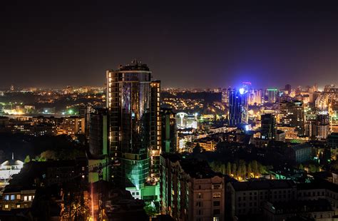 Magnificent photos of Kyiv city at night · Ukraine travel blog