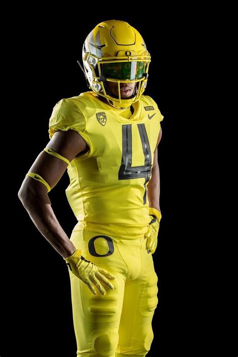 Oregon Ducks unveil new 2018 football uniforms (PHOTOS) - oregonlive.com