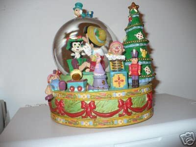 DISNEY PINOCCHIO CHRISTMAS MUSICAL SNOW GLOBE PERFECT | #33035986