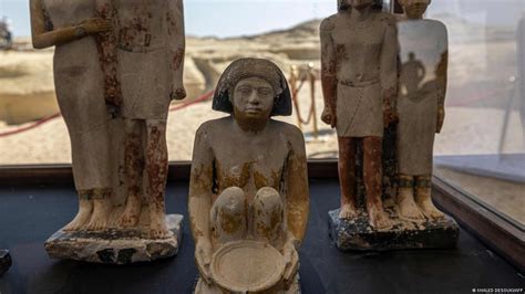 Egypt unveils 4,300-year-old mummy, tombs – DW – 01/26/2023