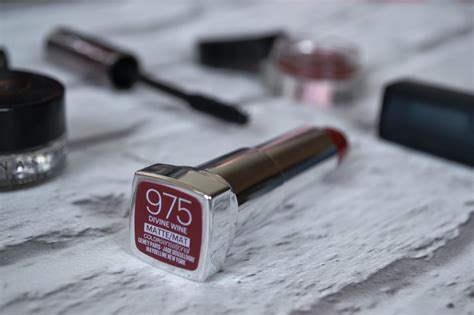 Maybelline Color Sensational Matte Lipsticks: Divine Wine 975 | Pam Scalfi♥