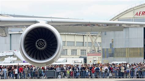 Airbus A380 Widescreen Wallpaper: The Engine of Airbus A380