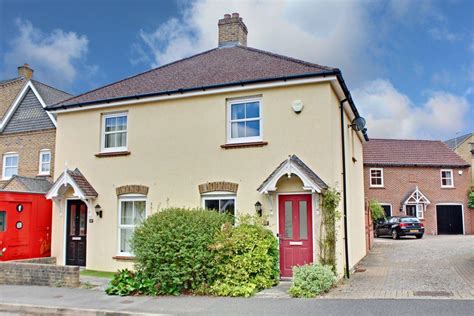 Crofton Square, Sherfield Park... 2 bed semi-detached house - £270,000