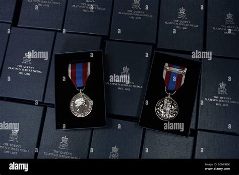 Queens platinum jubilee medal hi-res stock photography and images - Alamy