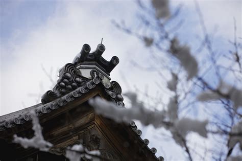 A beautiful snowy day at Nanzen-ji Temple in Kyoto, Japan Snowy Day ...