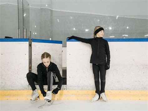 What to Wear Ice Skating Indoors: Stylish & Cozy Outfit Ideas