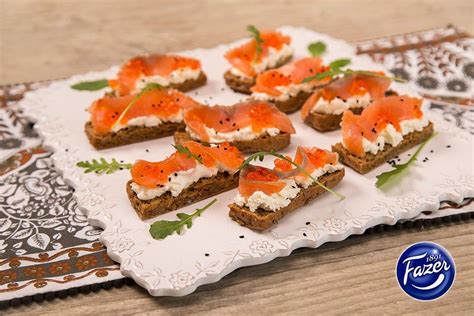 Canapes with smoked trout and curd cheese | Идеи для блюд, Форель, Еда