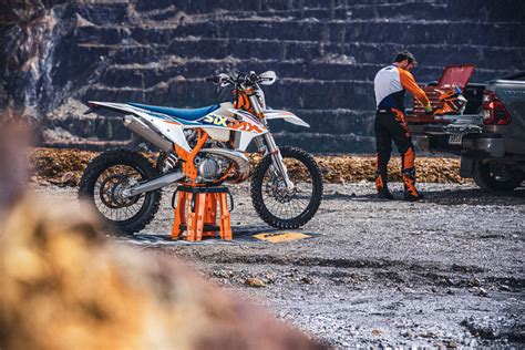 KTM reveals 2022 enduro machines – MotoHead