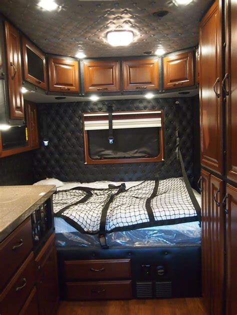 What Do Luxury Sleeper Cabs for Long-Haul Truck Drivers Look Like? - Core77 | Semi trucks ...