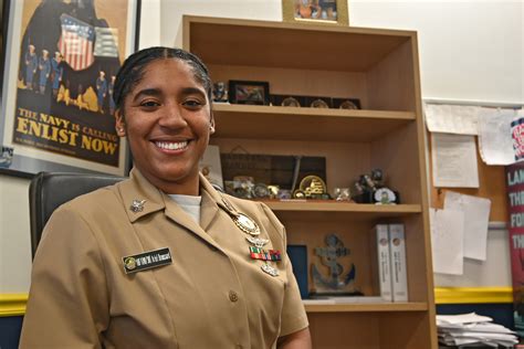 Sailor Comes Home to Recruit and Finds Success > United States Navy > News Stories