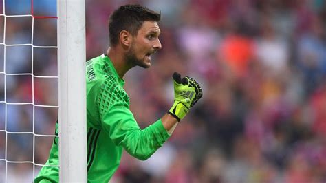 Bayern keeper Sven Ulreich gives match tickets to terminally ill young ...