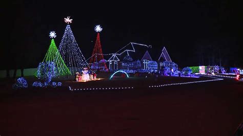 Van Buren Family's Christmas lights attract thousands