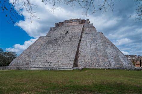 Premium Photo | Pyramid of the magician in uxmal