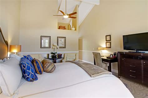 Luxury Accommodations Carmel, CA | Carriage House Inn | Hotel Suites