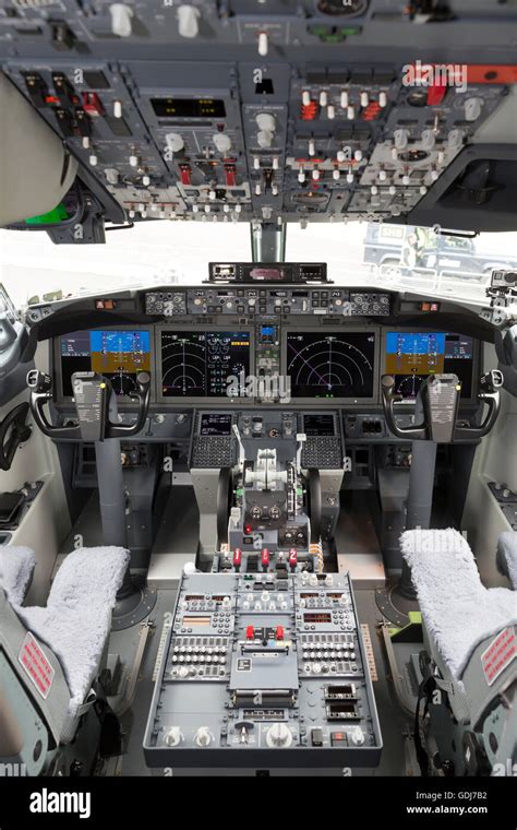 Boeing 737 200 Cockpit